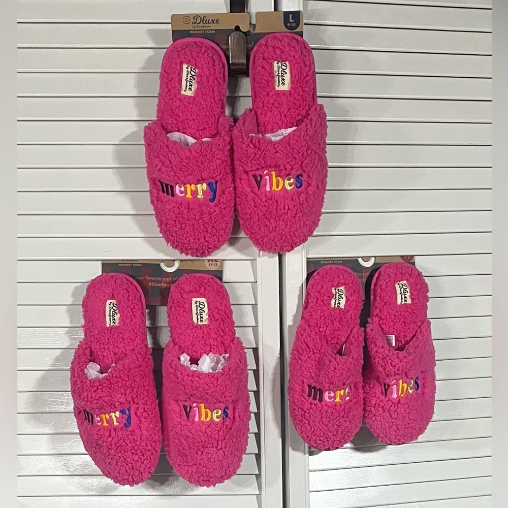 NWT Dearfoam slippers pink merry vibes in XL, L, M $14each  or 3 or more $5each